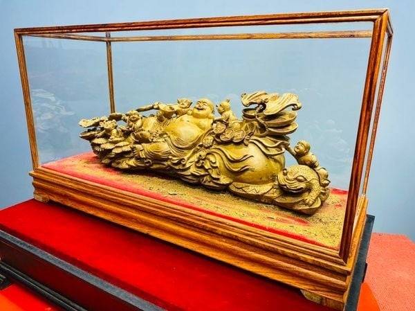 Cách bảo quản tượng gỗ trong lồng kính